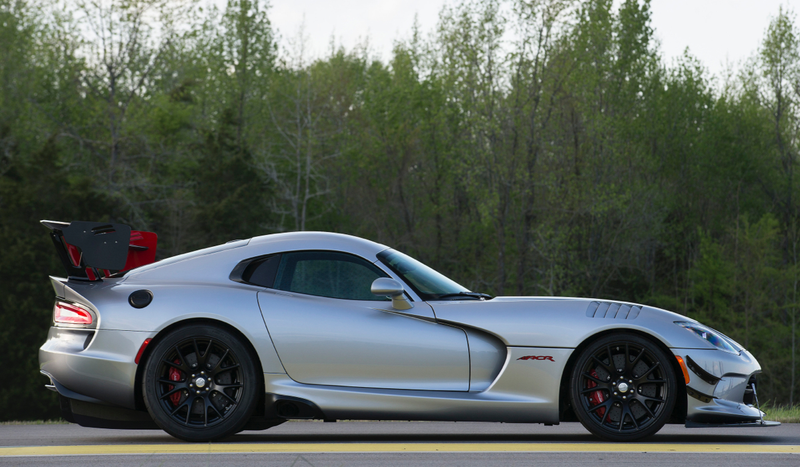 Illustration for article titled 2016 Dodge Viper ACR: The Unscripted Racer Review